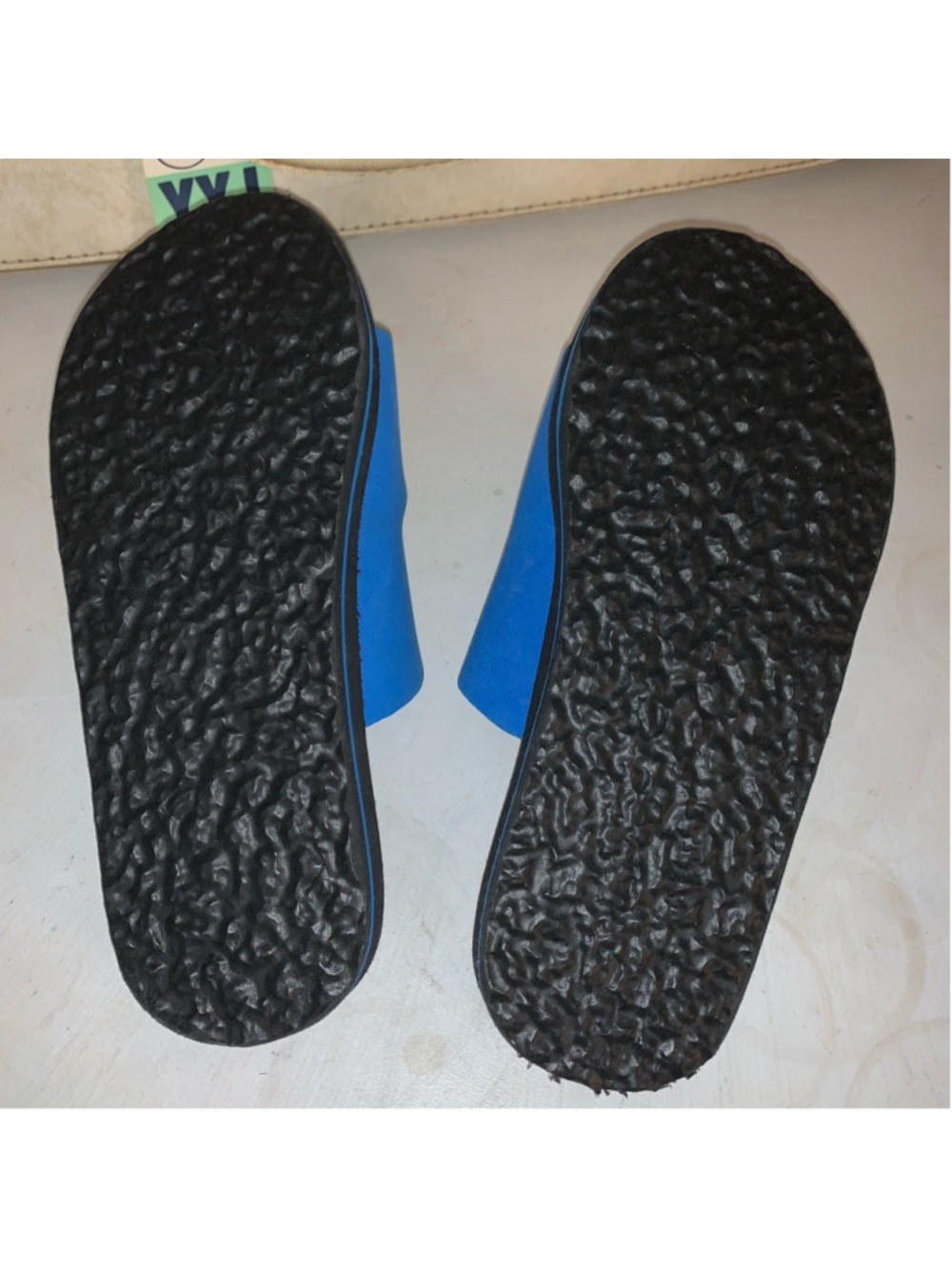 ๐ 10 items for $20 - Hawaii turtle foam Sandals Size 6 Blue black velcro - Picture 4 of 5